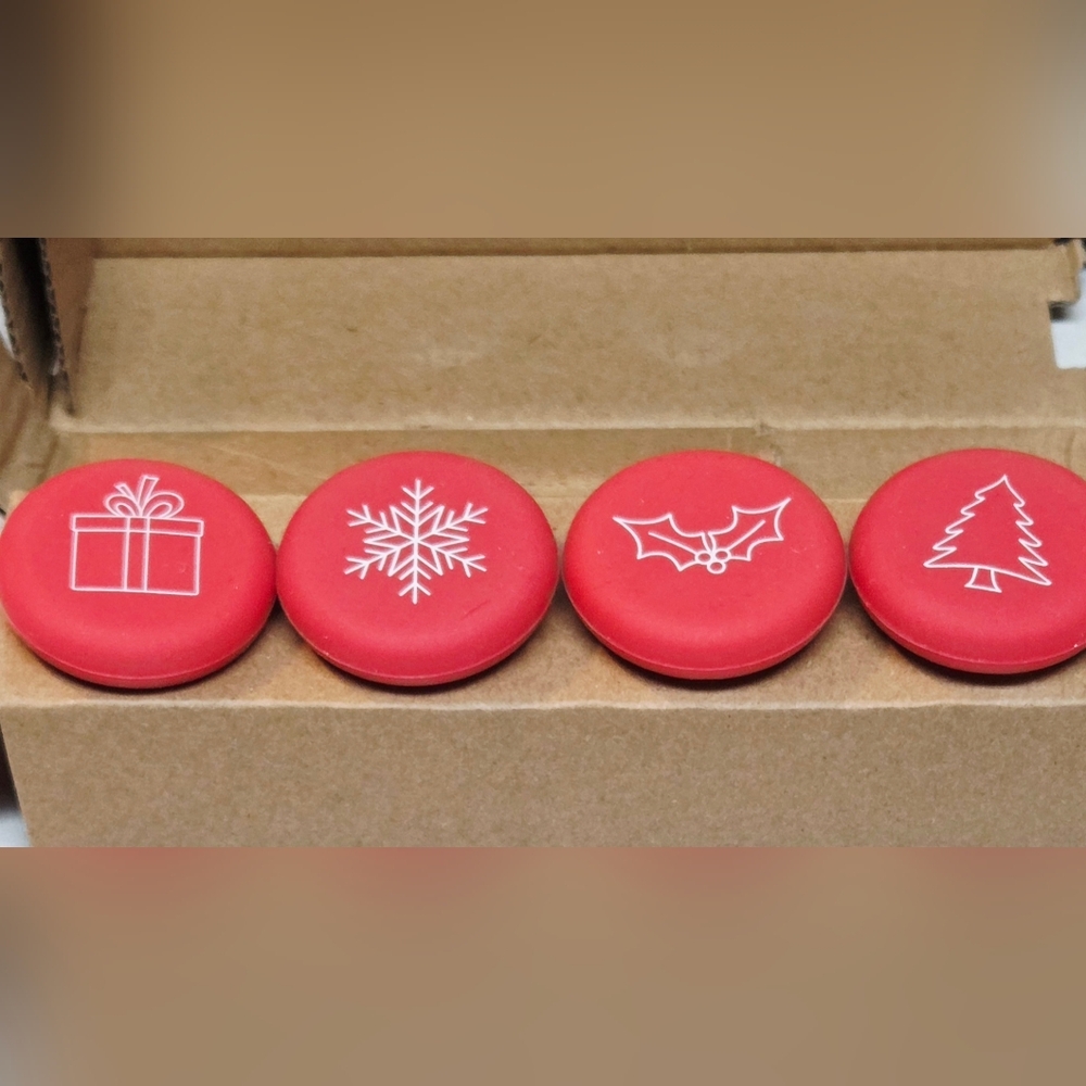 Silicone Wine Bottle Stoppers With Holiday-Themed Engravings